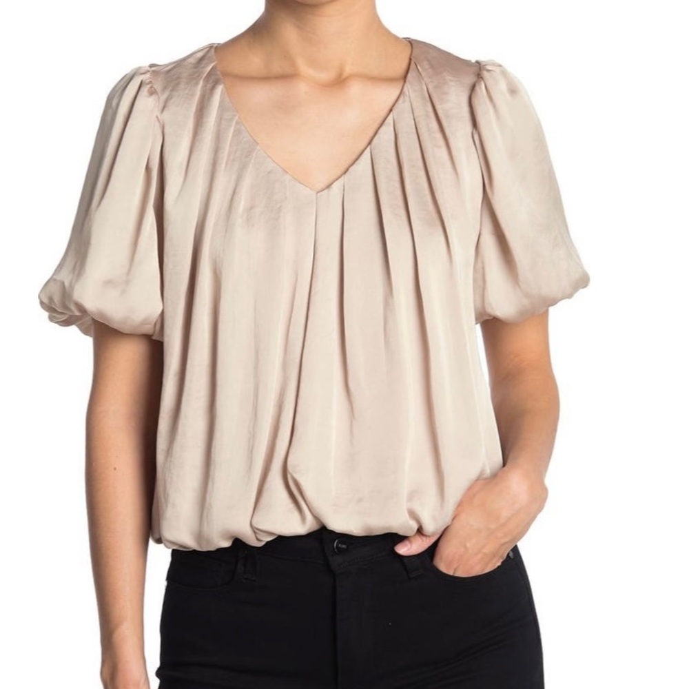 Astr the Label Bubble Hem Short Sleeve Top